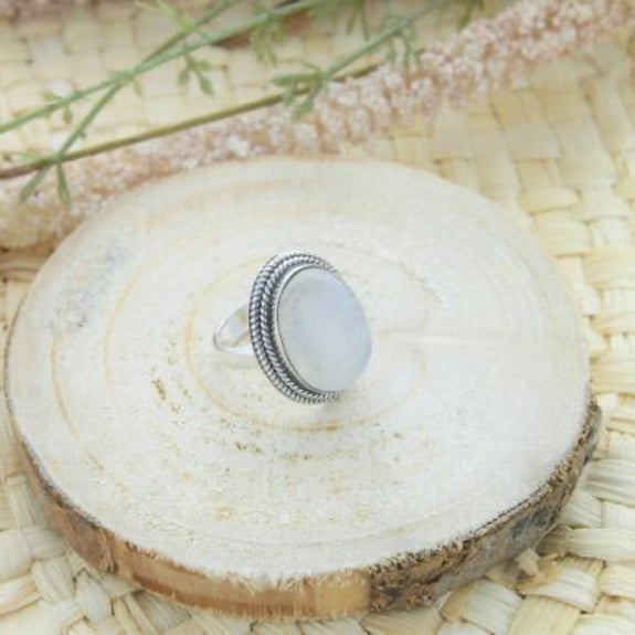 bague en argent et pierre de lune