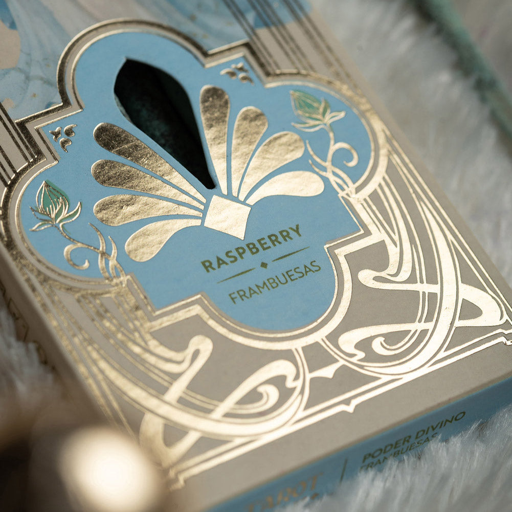 Encens Tarot Angeles Pouvoir Divin, détail boîte Sagrada Madre, parfum Framboise, motifs dorés Art Nouveau sur fond bleu ciel