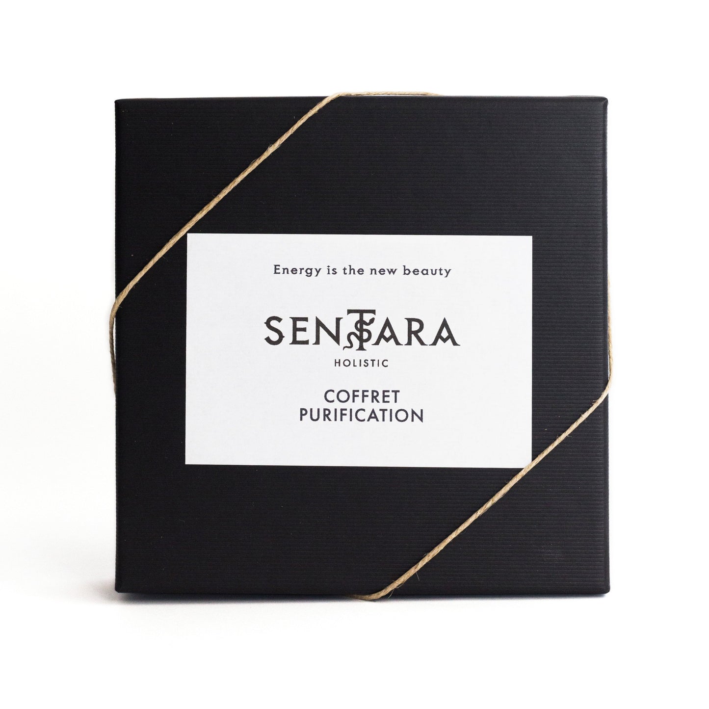 Coffret purification Sentara Holistic vue de dessus, boîte carton noire, étiquette blanche et ficelle lin