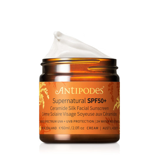 Crème solaire visage SPF 50+ à la texture soyeuse et aux ingrédients bioactifs comme des céramides végétales