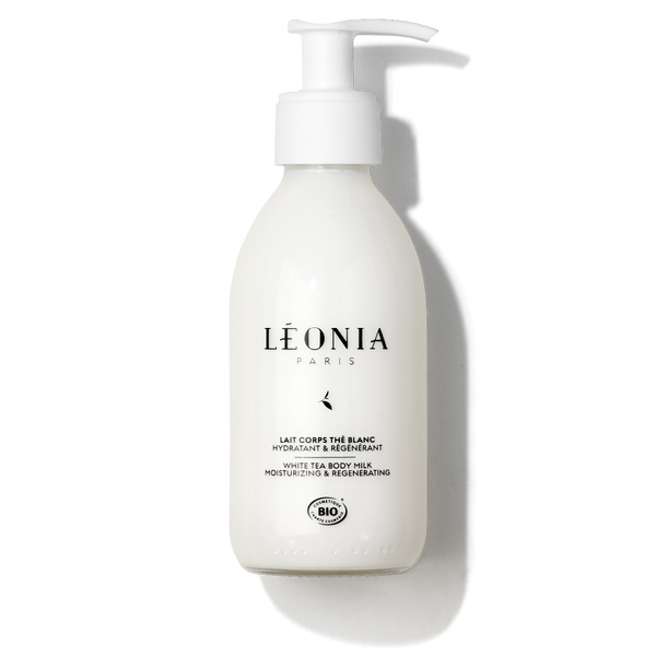 Flacon pompe blanc de lait corps au thé blanc bio hydratant et régénérant Léonia Paris, packshot