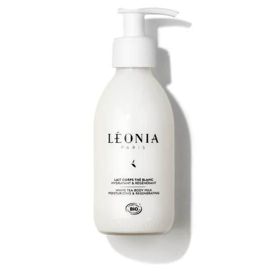Flacon pompe blanc de lait corps au thé blanc bio hydratant et régénérant Léonia Paris, packshot
