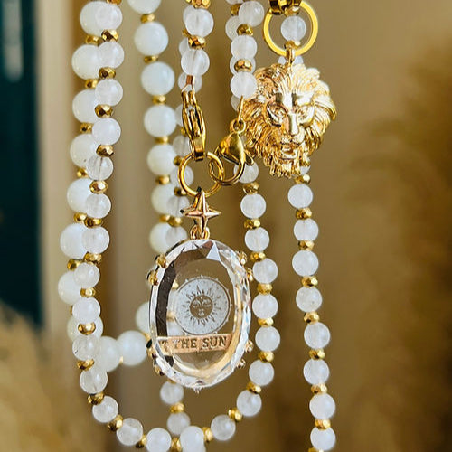 Grigri pour sautoir en cristal de roche et acier doré inoxydable, symbole de puissance et de clairvoyance