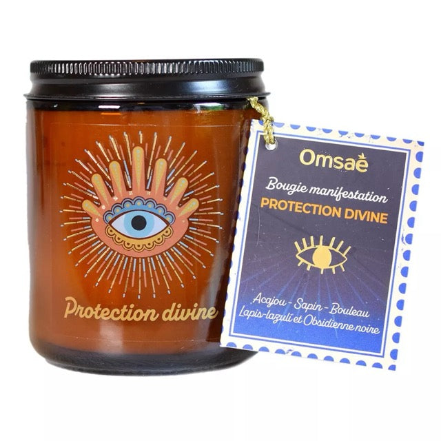 Bougie de manifestation Protection divine Omsaé  en verre brun, oeil bleu, couvercle noir, et étiquettes bleue, parfum acajou, sapin, bouleau