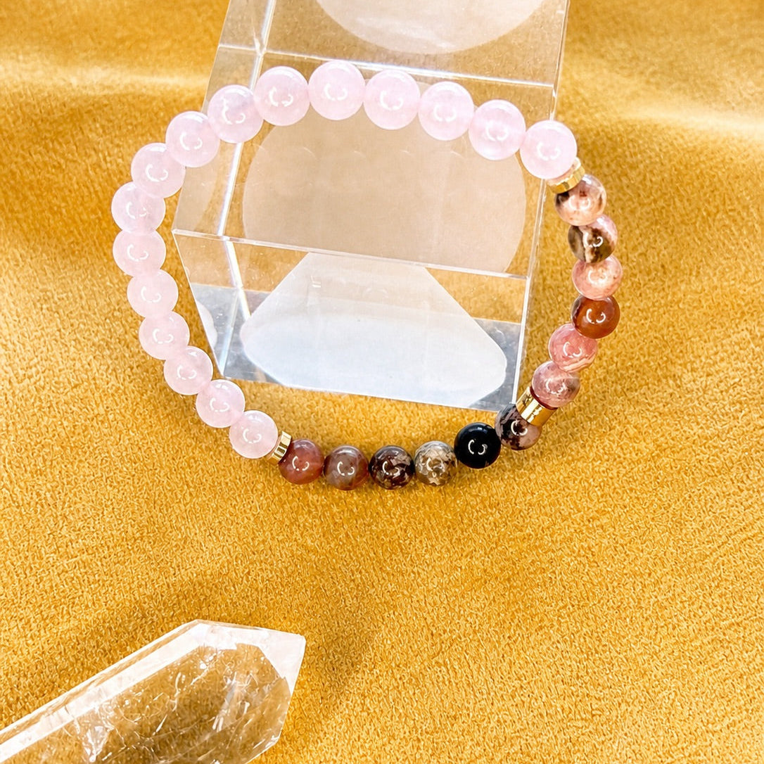 Bracelet De A à KÂ en perles de pierres naturelles quartz rose, rhodonite rhodochrosite sur cube en cristal et pointe de cristal de roche