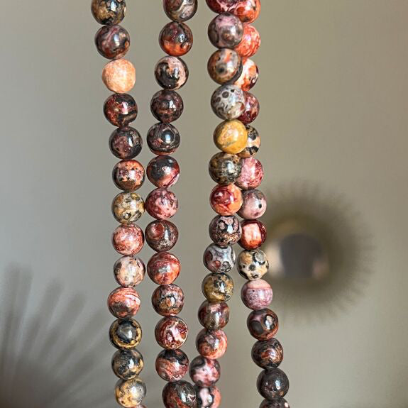 Collier en perles de jaspe léopard avec deux fermoirs en acier inoxydable dorés