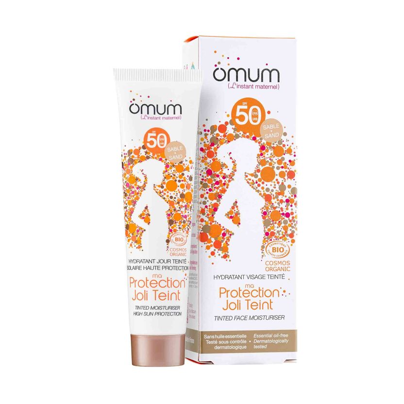 Hydratant visage teinté bio DPF 50 Ma protection joli teint d'Omum, teinte sable, présenté avec son tube et son étui, protection solaitre haute, certifié bio Cosmos Organic
