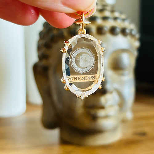 Grigri tarot the moon en cristal de roche, puissance et clairvoyance