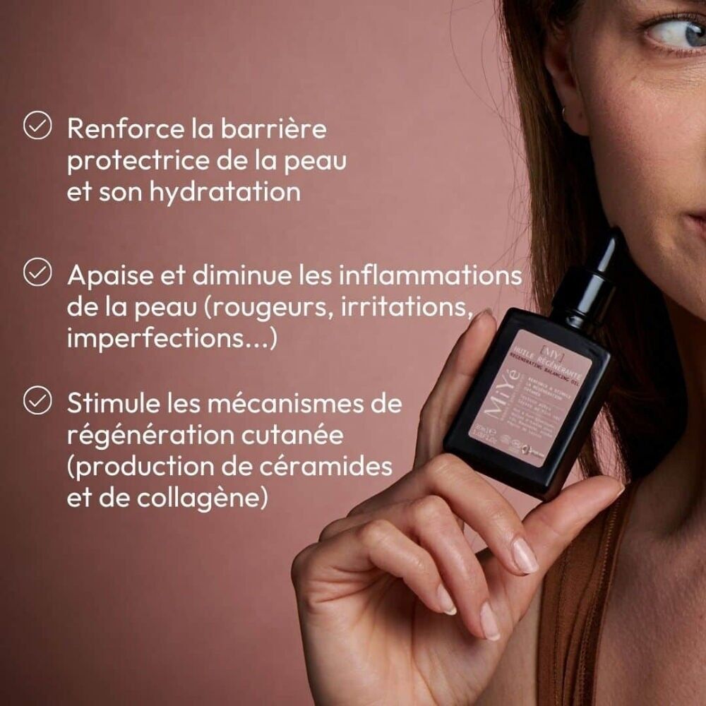 Visuel de femme tenant dans sa main l'huile régénérante visage MiYé, bienfaits