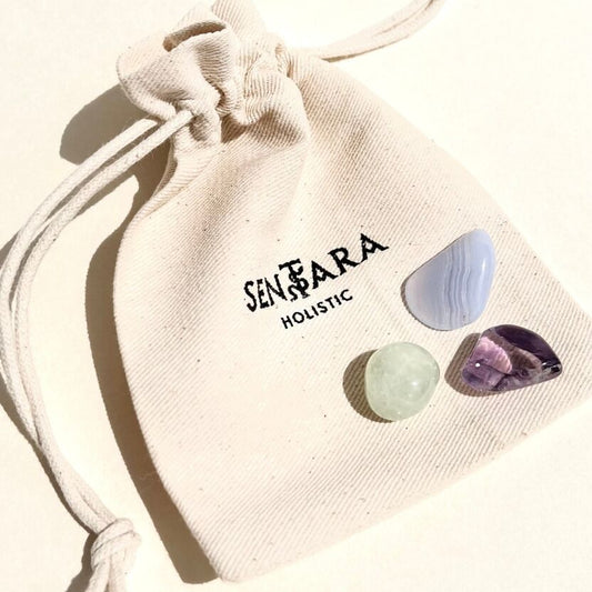 Kit sérénité pochon en coton ivoire de 3 cristaux améthyste, agate bleue et préhnite, Sentara Holistic