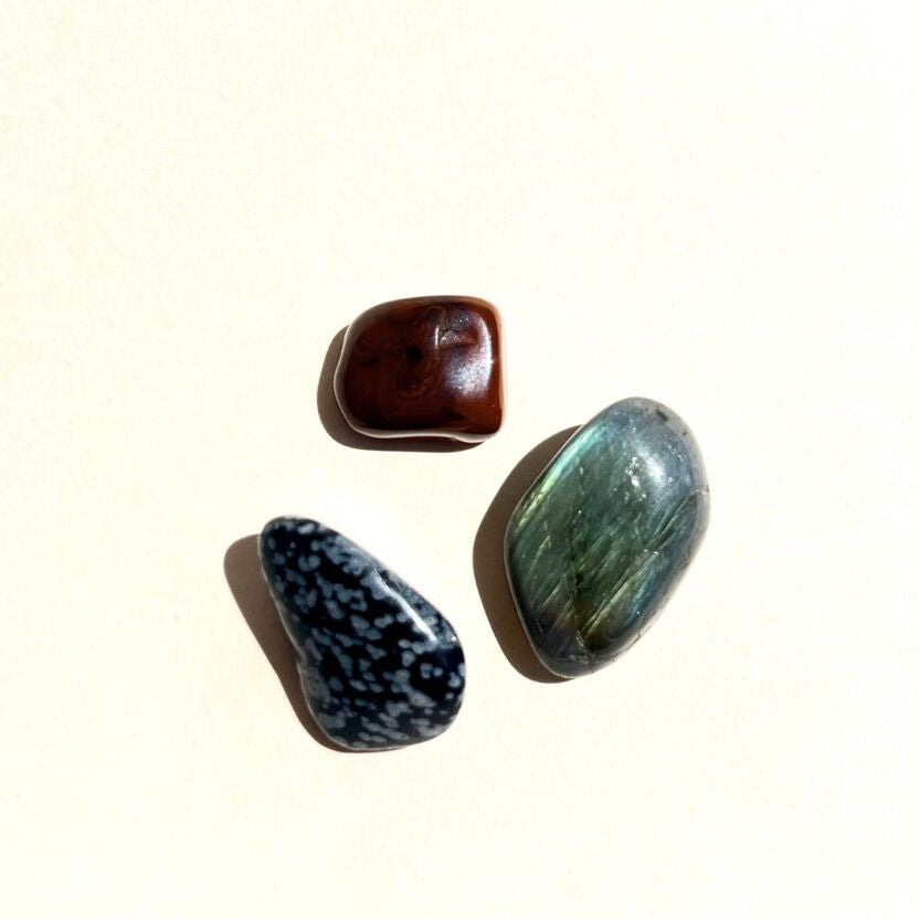 Kit protection énergétique de 3 pierres roulées, oeil de fer, obsidienne noire flocon de neige et labradorite