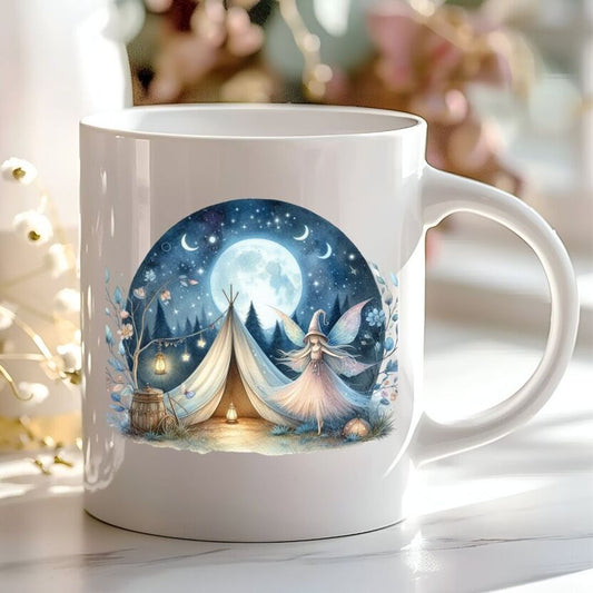 Mug en céramique blanche, illustrations féériques petite fée, tippie, pleine lune, nuit étoilée, sur fond lumineux