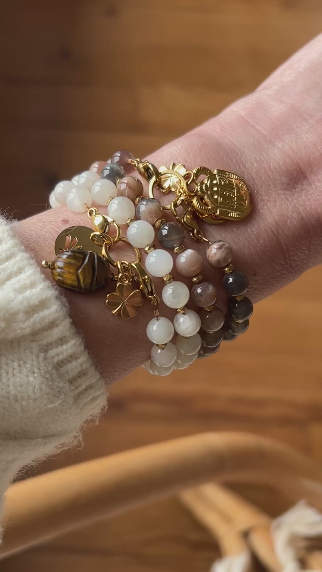 Vidéo du bracelet en pierre de lune noire pour l'ancrage et la libération émotionnelle