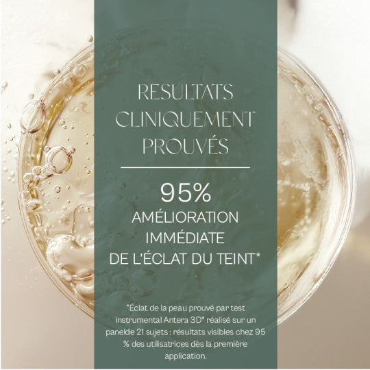 Résultats cliniquement prouvés du masque resplendissant Minimaliste sur fond de gel doré