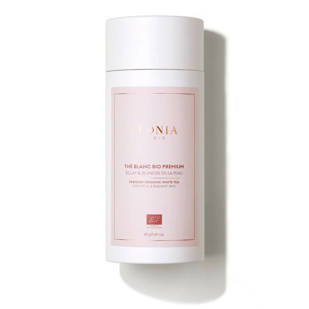 Packshot du Thé Blanc Bio Premium Léonia Paris, boîte cylindrique blanche et rose, 40g, certifié bio